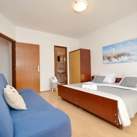 Nardela Biograd Na Moru