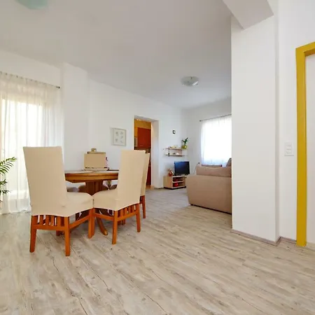 Nardela Apartment *